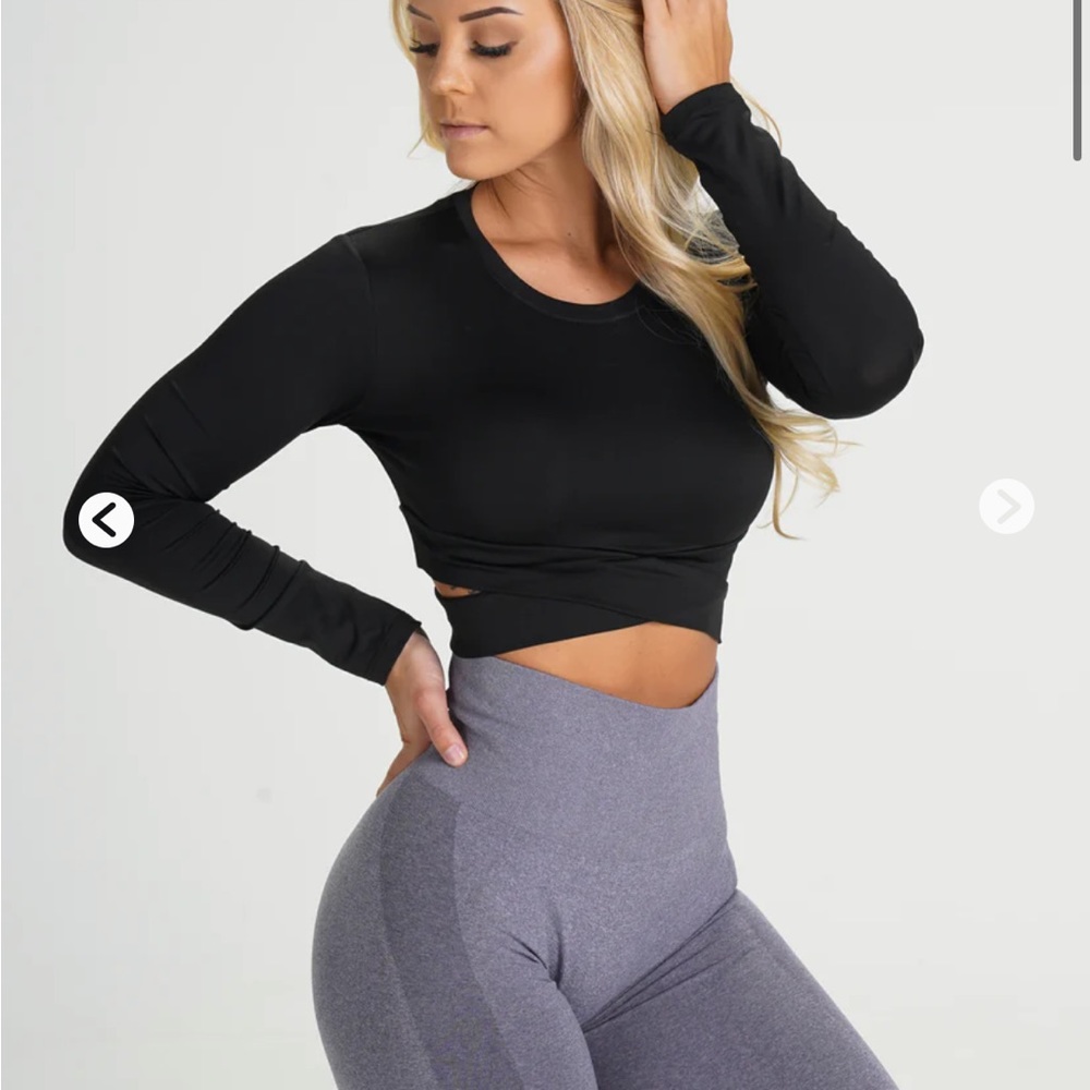 Long sleeve nvgtn top